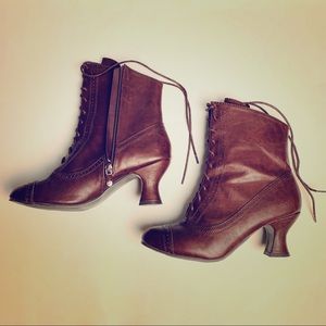 ELLIE- VICTORIAN HEEL BOOTIE